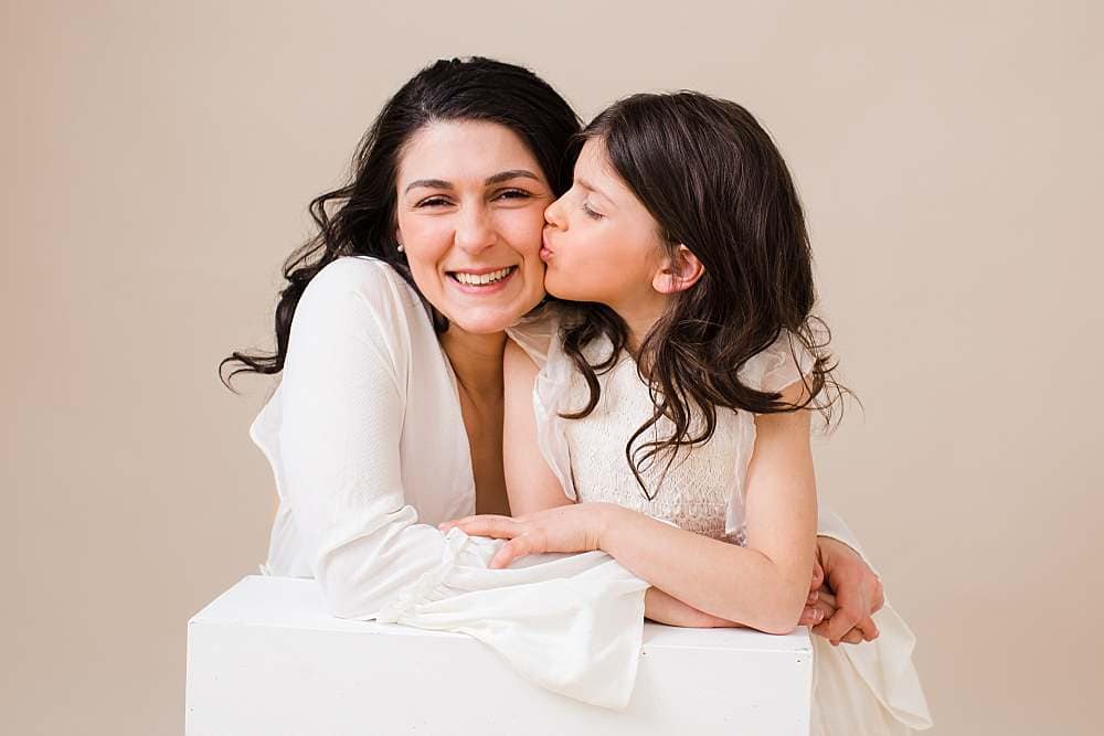 mother-and-daughter-photoshoot-young-girl-kissing-mother-laughing-london-photographer