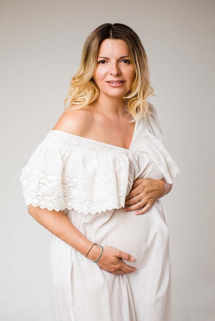 pregnancy-photoshoot-london-expectant-mother-in-white-cotton-off-shoulder-robe